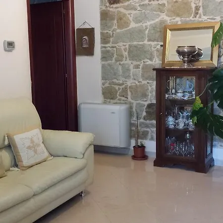 Cleofe Apartment *